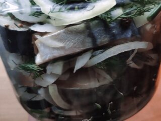 Малосольная скумбрия, фото: plyashka.com