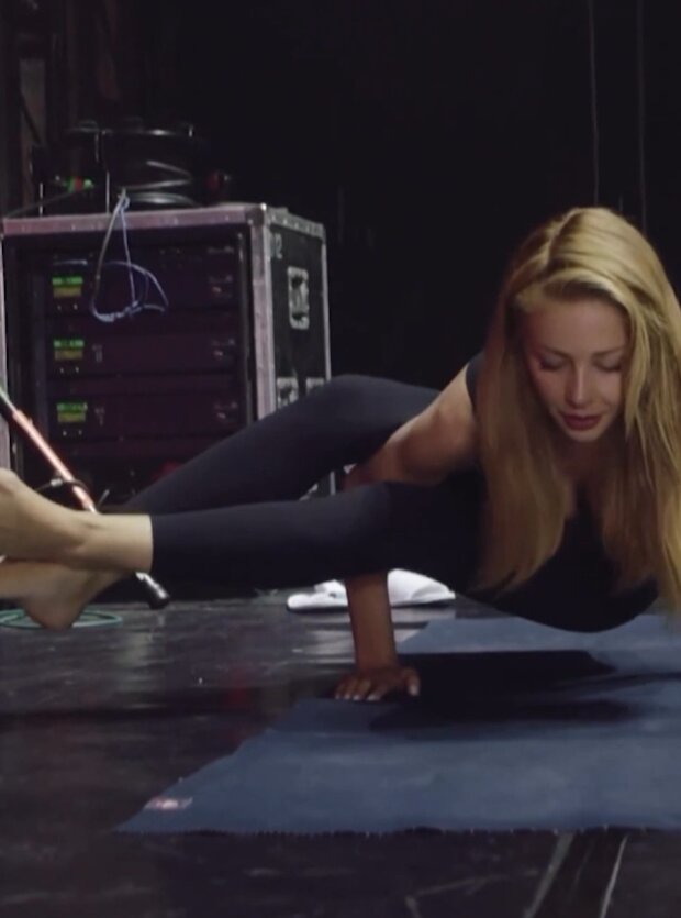 Асани Тіни Кароль, кадр з відео