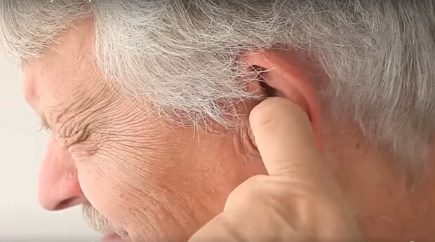 Закупорювання вух, кадр з відео