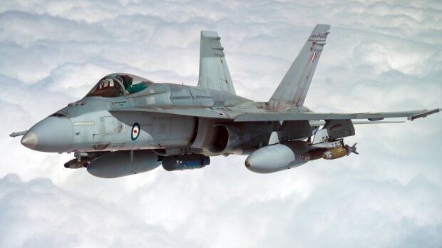 Винищувач F/A-18 Hornet, фото з вільних джерел