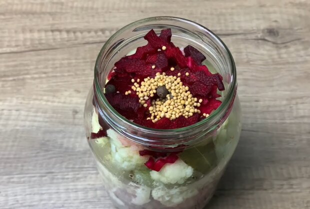 Квашена цвітна капуста, кадр з відео