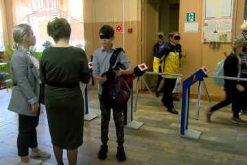 Голодные но в масках: как началось обучение в украинских школах
