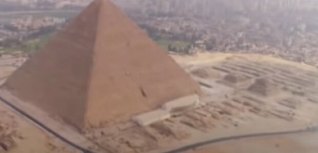 Вчені припускають, що під пірамідою Хеопса є система тунелів