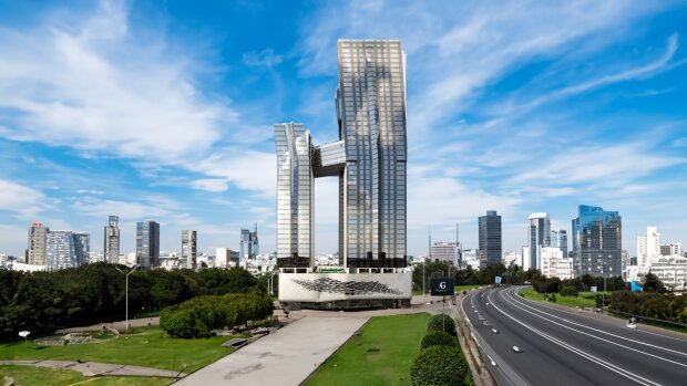 Скандальний 50Avenue: хто прикриває незаконне будівництво над метро Шулявська