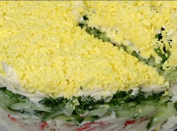 Приготування салату "Ніжність", кадр з відео