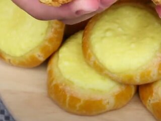 Ватрушки с творогом, кадр из видео