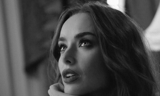 Майже гола Ксенія Мішина блиснула мокрою областю бікіні: соковитий "бампер" виліз за гумки