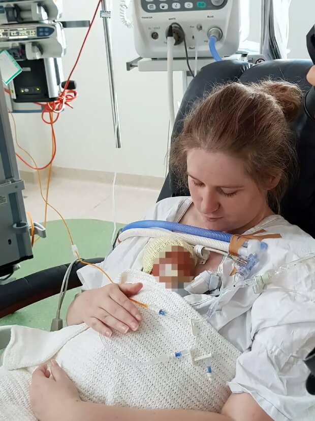 Мати підливала новонародженому синові відбілювач