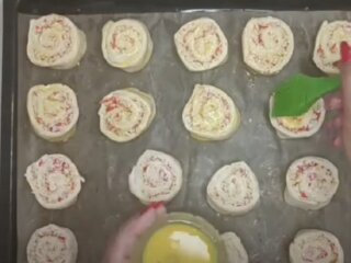 Рулетики - "улитки" с крабовыми палочками и сыром