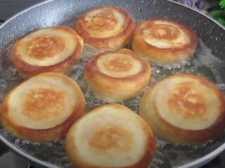 Банановые оладьи, кадр из видео