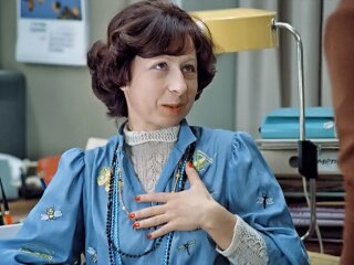 Лія Ахеджакова у фільмі " Службовий роман"