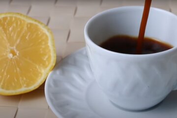 Кава з лимоном