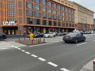 Машины, дорога, ЦУМ, фото: ukrainci.com.ua