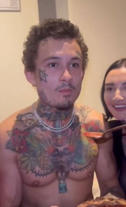 Скрин публікації Адель Асанті