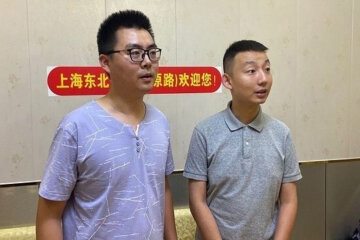 парней перепутали в роддоме: слева – Го Вэй, справа – Цэ Яо