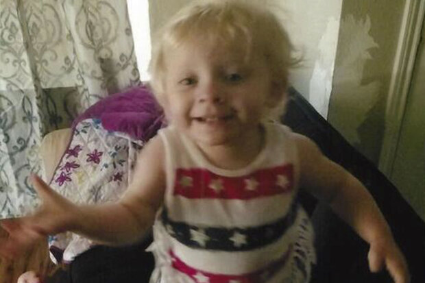 отец забил двухлетнюю дочь