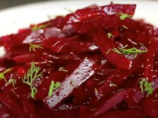 Свекольная закуска, кадр из видео