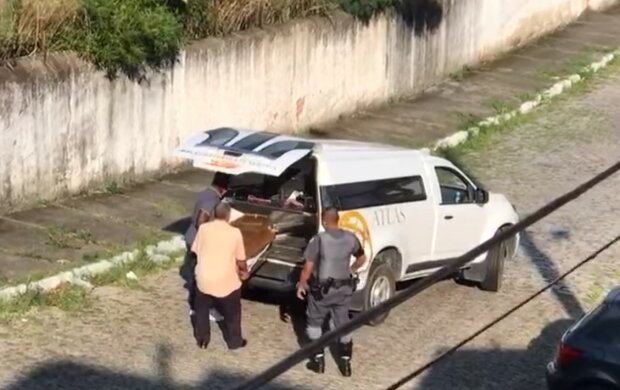 Похоронна компанія загубила труну з тілом посеред вулиці