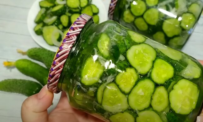 Зимний салат с огурцов