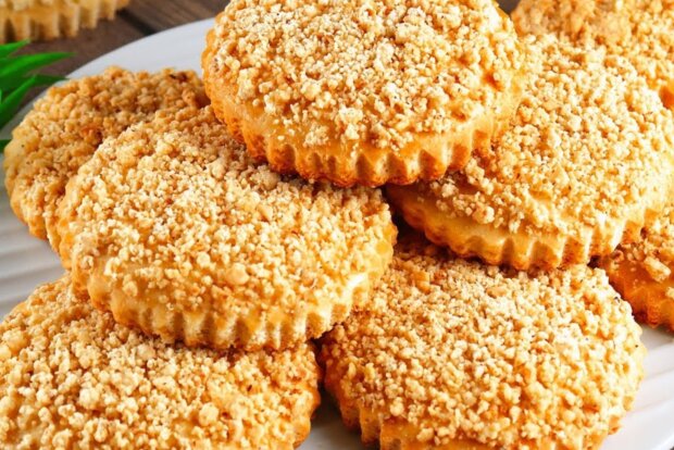 Молочные коржики к чаю, кадр из видео