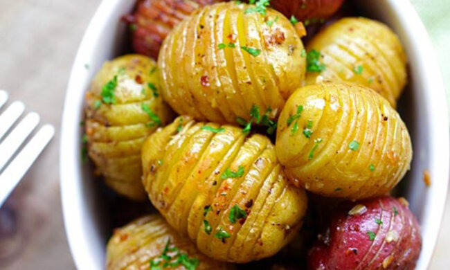 Жареная картошка с чесноком