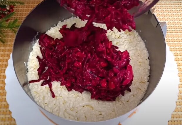 Салат "Поцелуй любовницы", кадр из видео