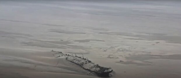 затонувшие корабли "берега скелетов"