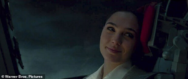 Галь Гадот в ролі Чудо-жінки