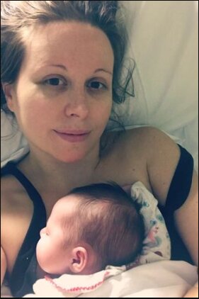 Дівчина з сином