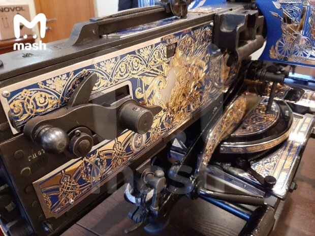 золотой пулемет