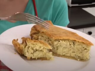 Готовый луковый пирог