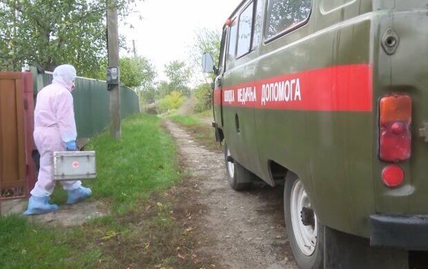 Врач скорой помощи в условиях пандемии, скриншот с видео