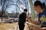 Поліцейський заарештував водія служби доставки і сам розвіз замовлення