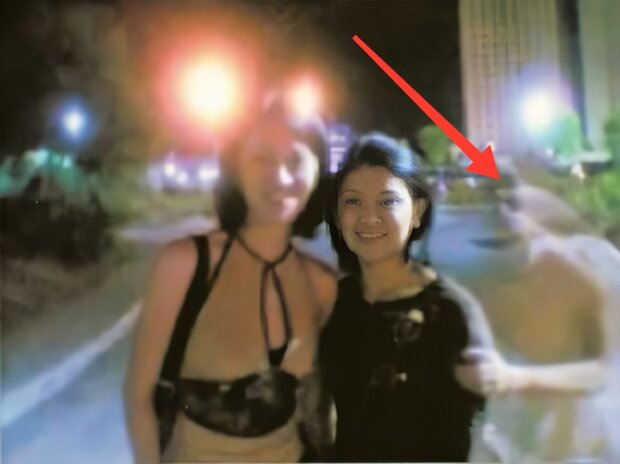 Ось так гуляєш містом і не знаєш, хто ходить поруч в паралельному світі