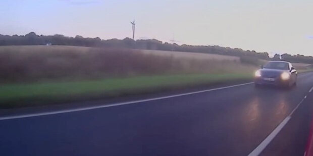 женщина выскочила на встречную полосу, пытаясь обогнать грузовик