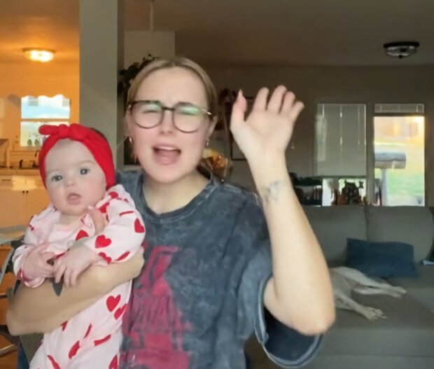 Жінка нагодувала шестимісячну дитину закривавленим стейком