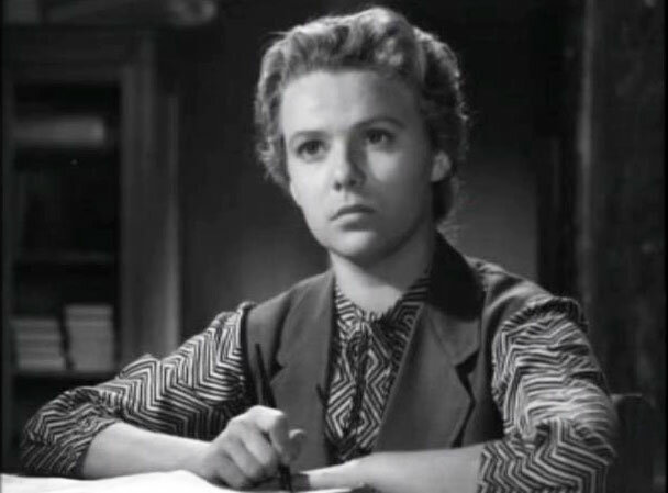 Ніна Іванова у фільмі "Весна на Зарічній вулиці"