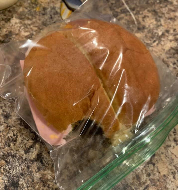 Жена 40 лет кладет мужу надкушенный бургер