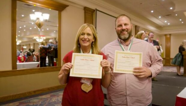 Том і Холлі Валент