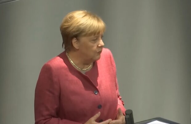 Ангела Меркель, кадр з відео