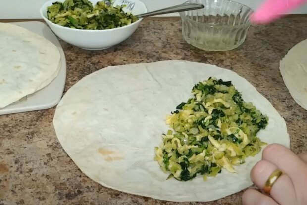 Чебуреки з кабачків, кадр з відео