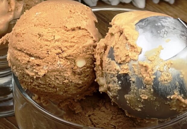 Кофейное мороженое, кадр из видео