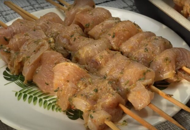 Куриный шашлык, кадр из видео