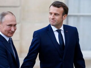 Еммануель Макрон та Володимир путін