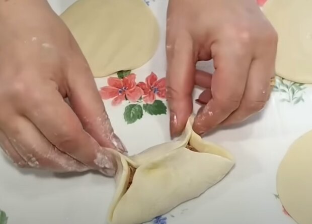 Приготування мантів, кадр з відео