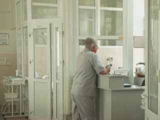 Медичний працівник, скріншот із відео