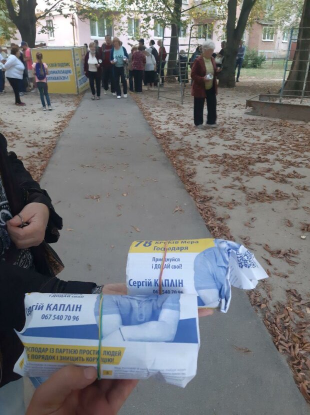 Кришки отримані на зустрічі з Сергієм Капліним