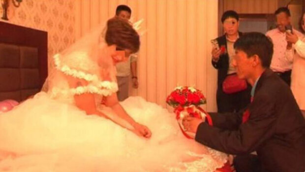 Чоловік знайшов у соцмережах відео, на якому його дружина виходить заміж за іншого