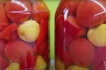 Мариновані помідори з перцем та яблуками на зиму