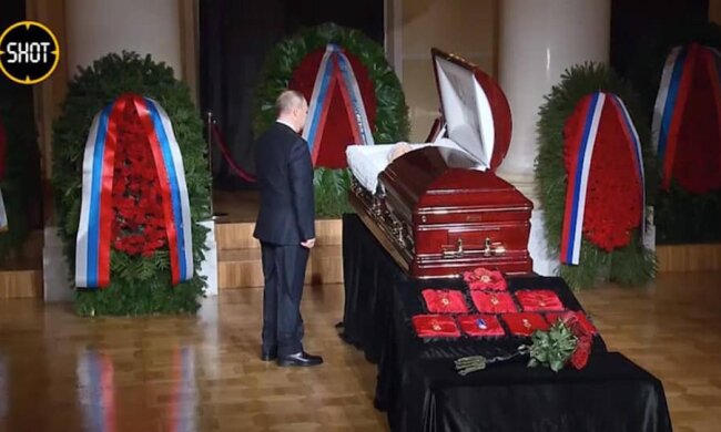 володимир путін на прощанні з володимиром жириновським